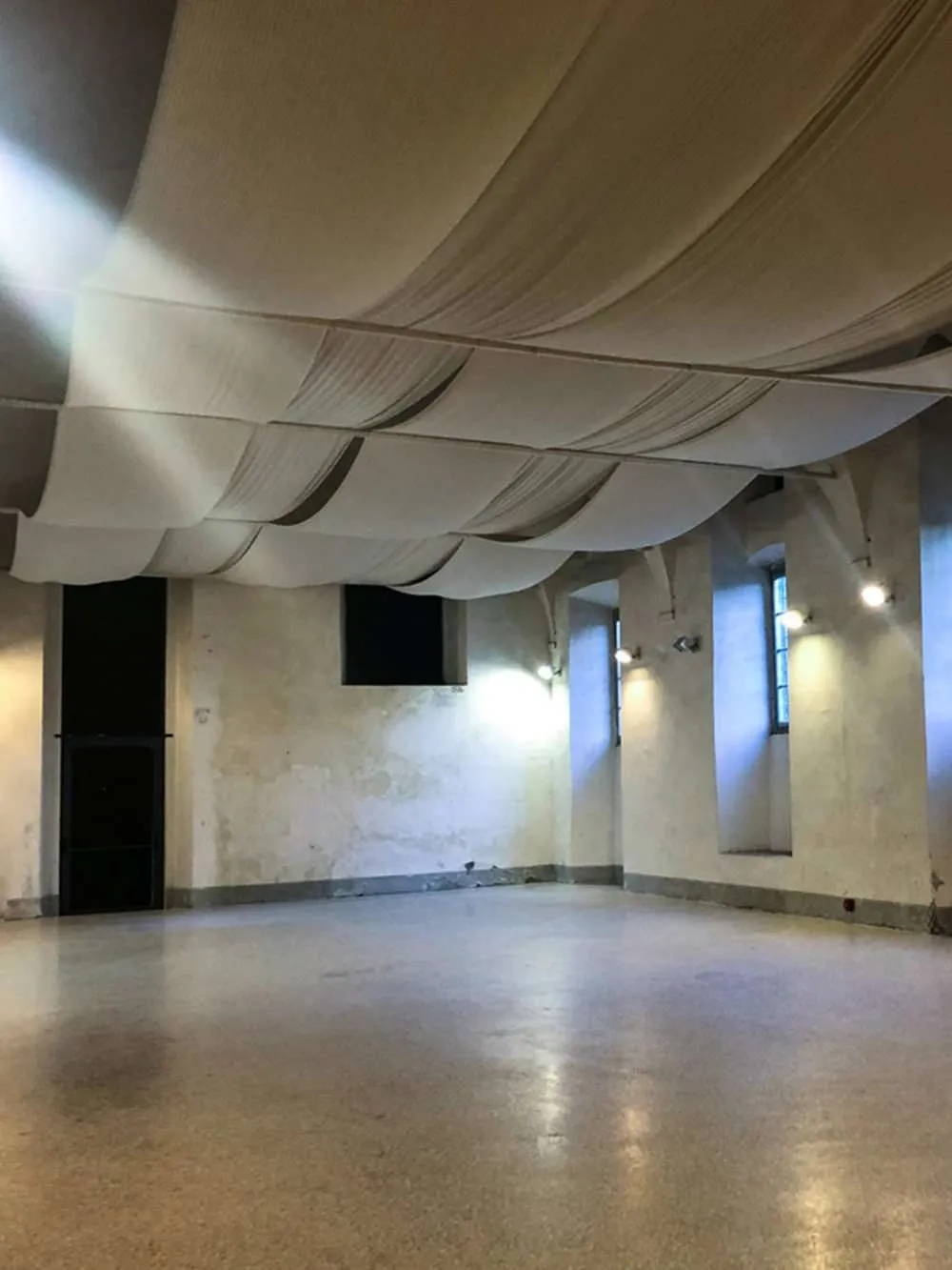 Salone-mutliuso-mobile-1